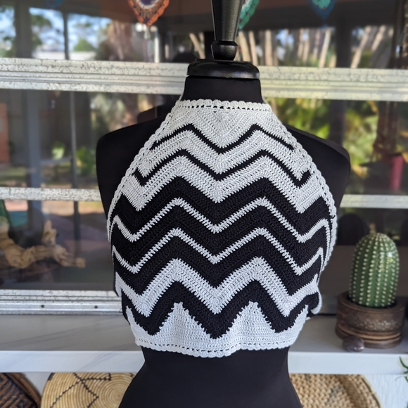 🦋 3 for $20!!!H&M X Coachella Medium Black & White Halter Top Crochet Hippie - Picture 9 of 13